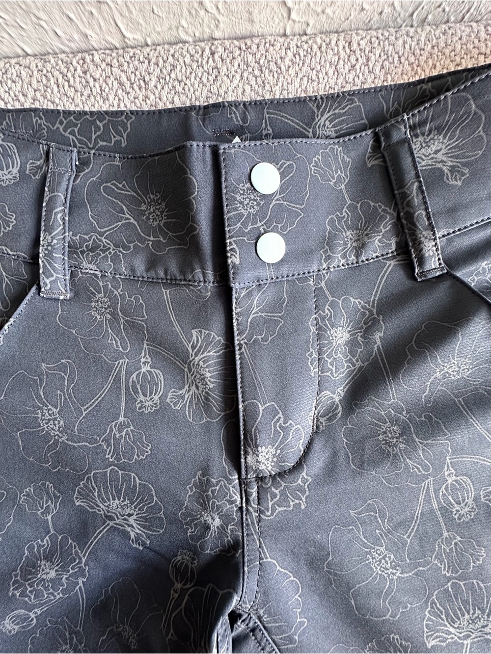 Wild Rye Freel MTB Bike Shorts Women's 6 Lotus
Greyscale Floral 12 - Picture 9 of 16